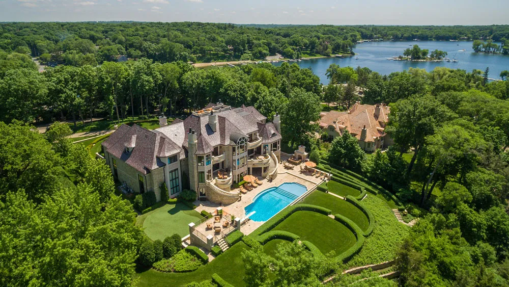 Exterior Elegance: Landscaping and Facade Design for Ultra-Luxury Estates