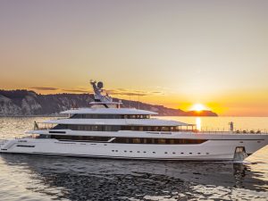 80m+ Flagship Yachts: Engineering Marvels of the Sea