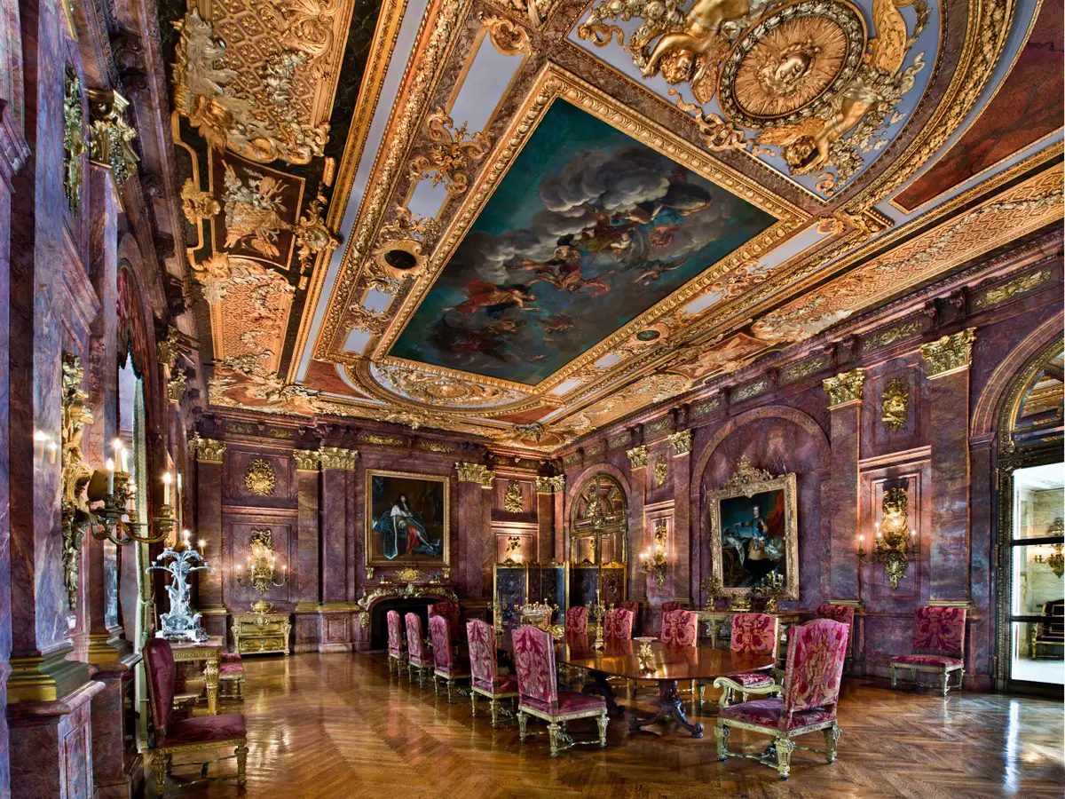 How Luxury Mansions Incorporate Art and Culture