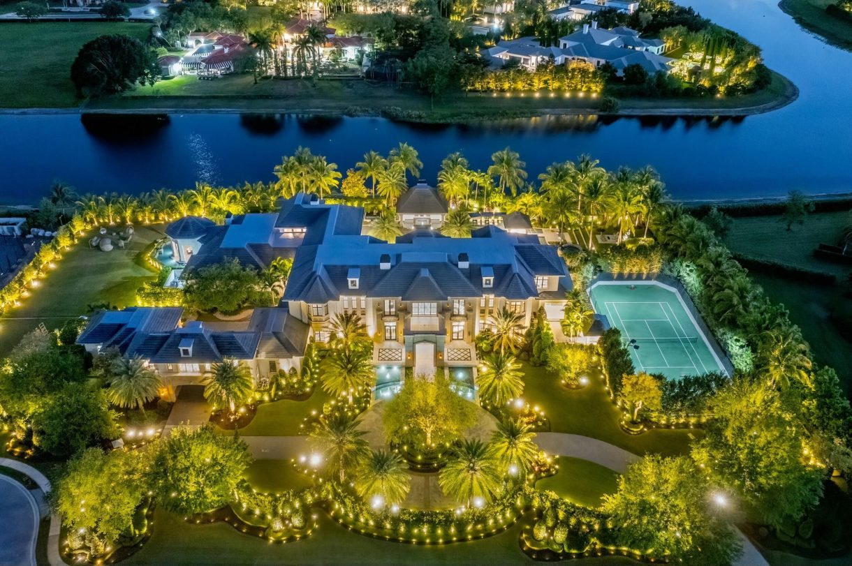 Waterfront Mansions: The Pinnacle of Luxury Living
