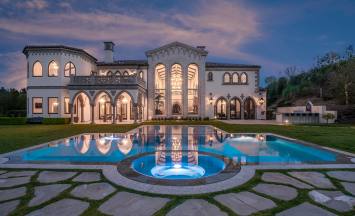 Beverly Hills Mansions: The Epitome of Luxury and Prestige