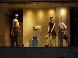 **The Future of Luxury Shopping**: How AI Technology Is Revolutionizing the Online