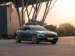 Choosing the ideal electric luxury car for city commuting