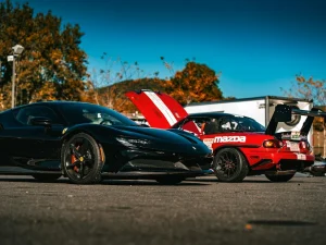 Comparison of 2024 hypercar performance specs: Bugatti vs. Koenigsegg